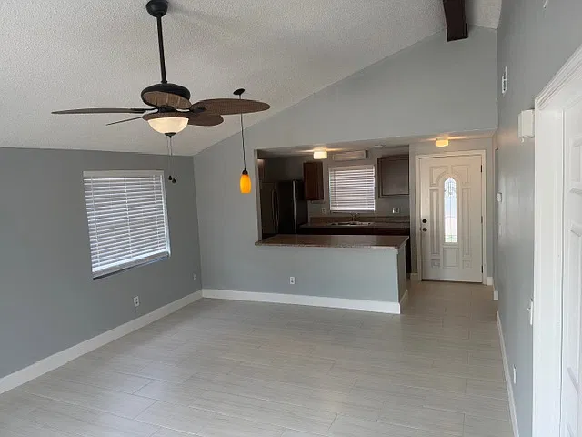 2 bed, 925 sqft, $2,100 — Photo 3