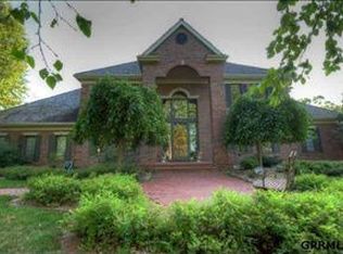 4014 Hawk Woods Cir, Omaha, NE 68112