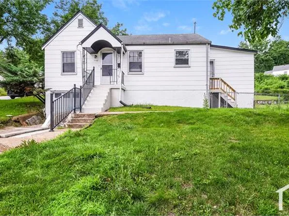 7150 Manette Dr, Saint Louis, MO 63136