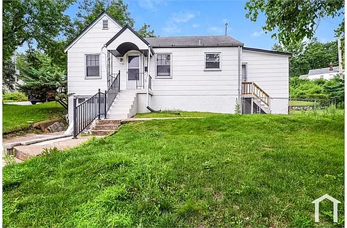 7150 Manette Dr Photo 1