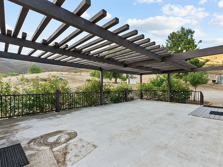 35401 Ridge Route Rd — Photo 42