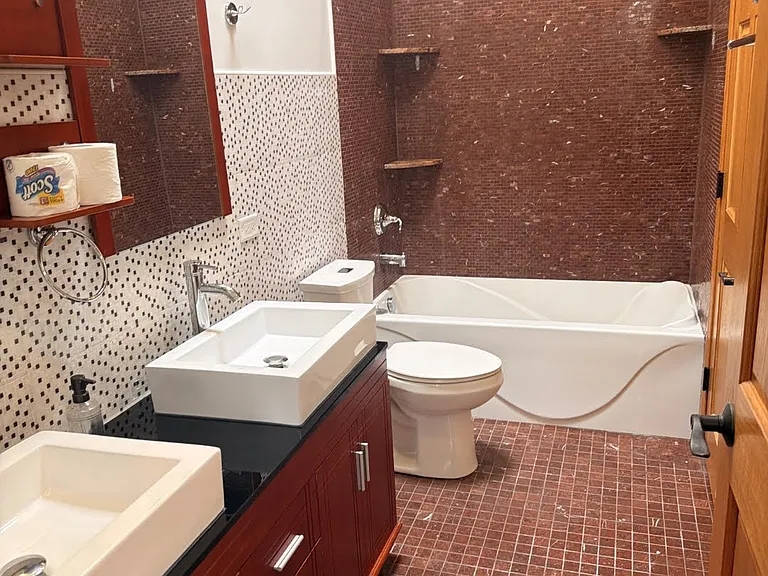 2103 W Erie St #2 — Photo 3
