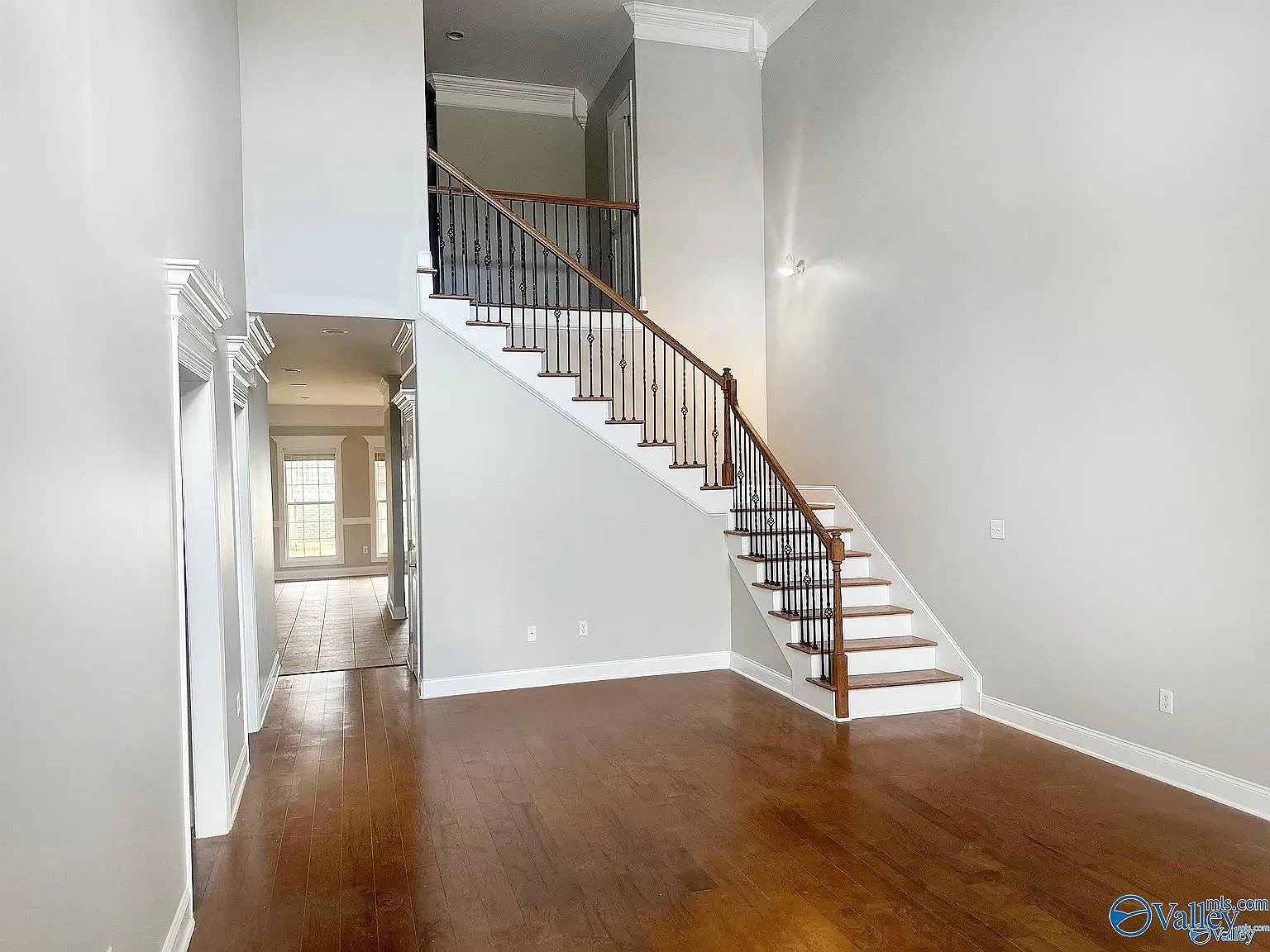 5 bed, 4.0 bath, 4184 sqft, $2,400 — Photo 2