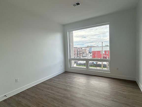 2nd image of 124 South St #303