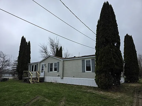 332 Pleasant St Photo 1