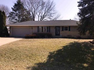 525 Poppy Dr, Machesney Park, IL 61115