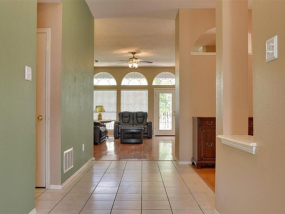 4th image of 901 Wintercrest Ct