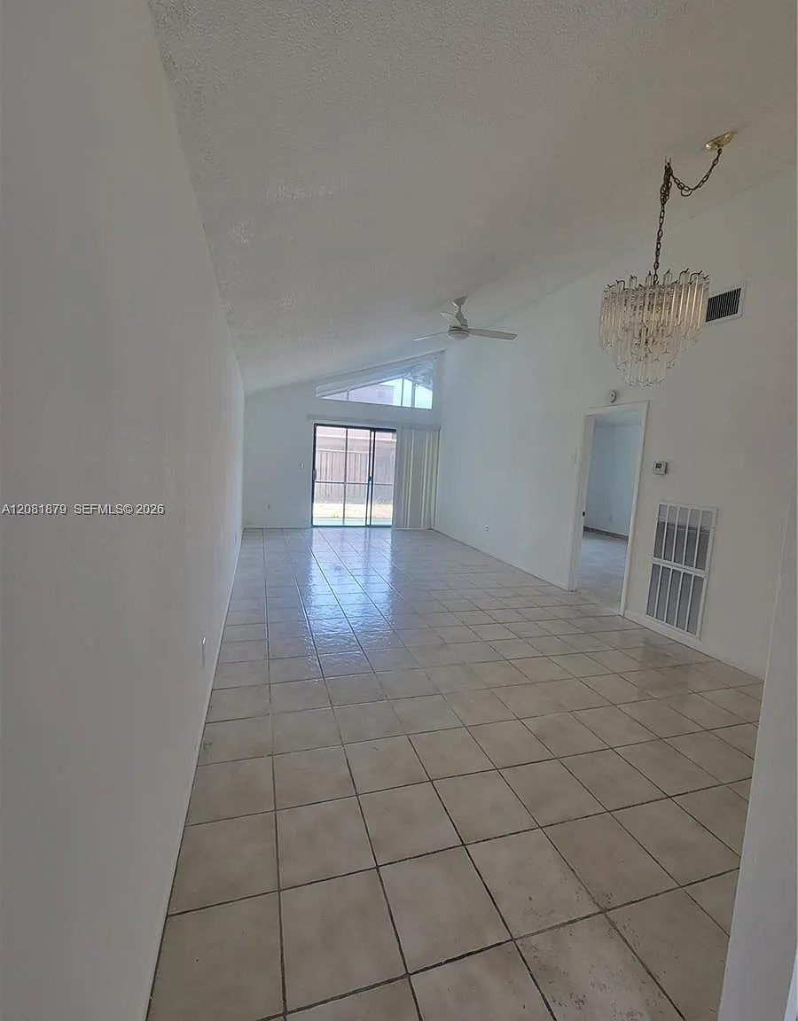 Omega Villas 2 Condo — Photo 2