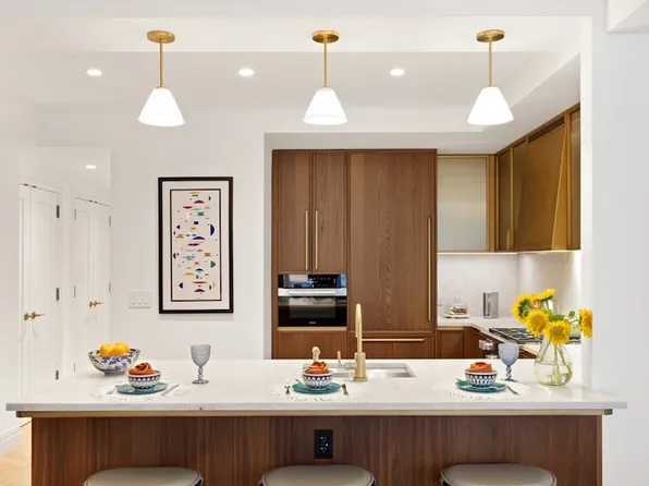 393 West End Avenue image 3 of 17