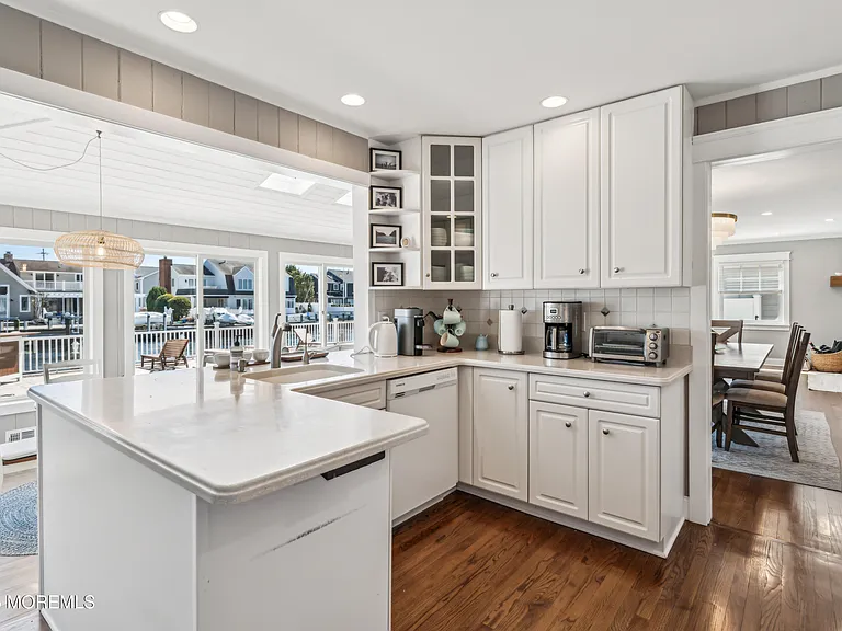 242 Curtis Point Dr — Photo 14