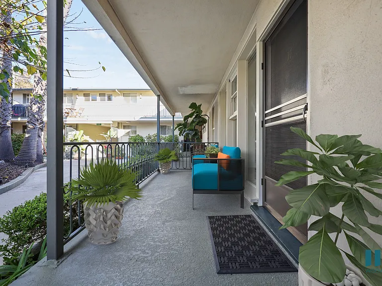 605 Barrington by Wiseman — Photo 8