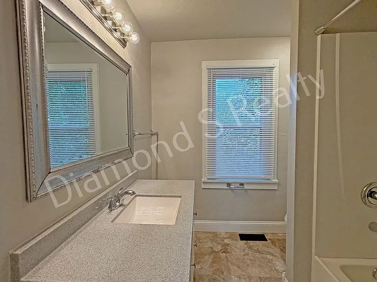916 N Pickwick Ave — Photo 15