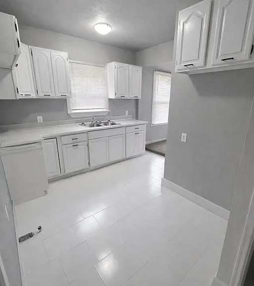 2530 Fullerton Ave — Photo 12