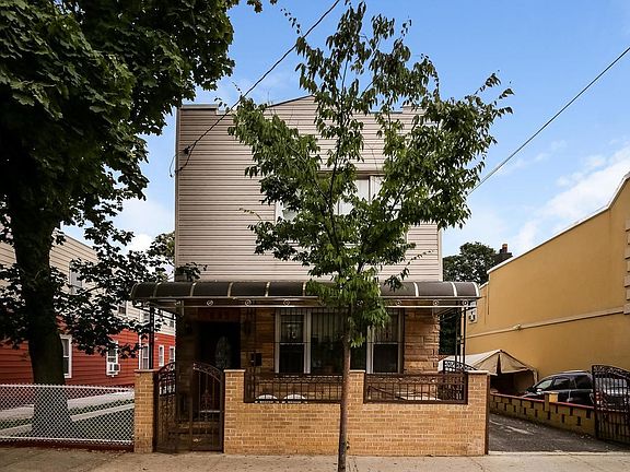 2nd image of 695 Ashford St