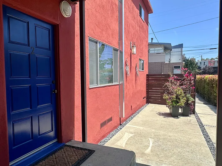502 Westminster Ave — Photo 8
