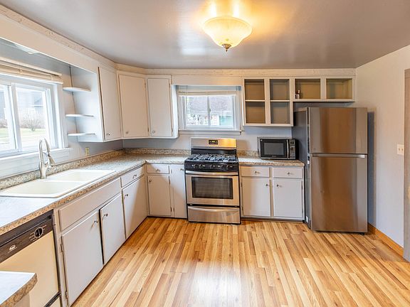 3rd image of 103 W Kemp St