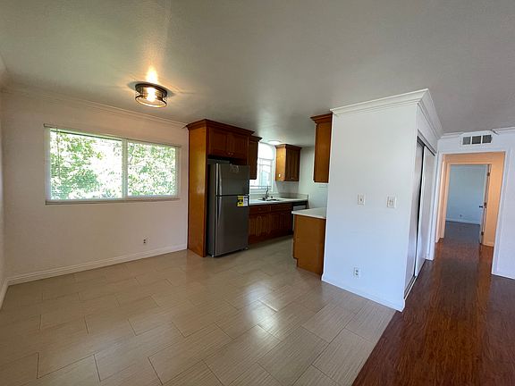 2nd image of 1005 Palm Ave #B