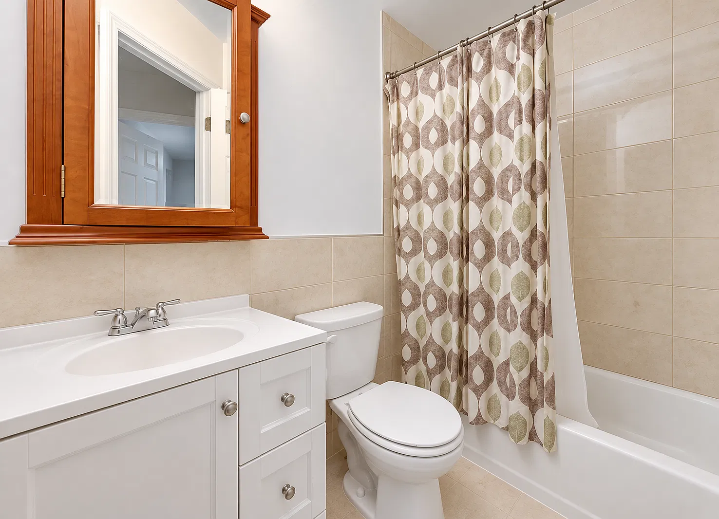 3 bed, 1100 sqft, $3,300 — Photo 2