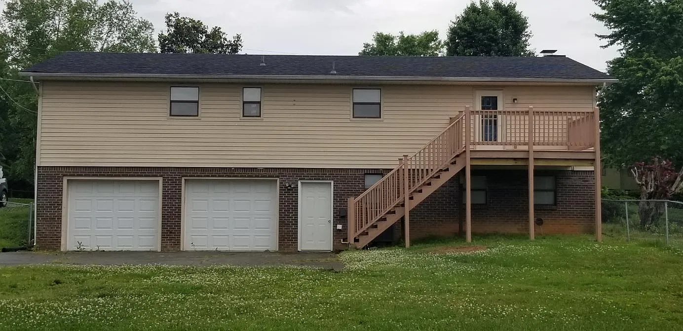 3 bed, 2268 sqft, $2,000 — Photo 2