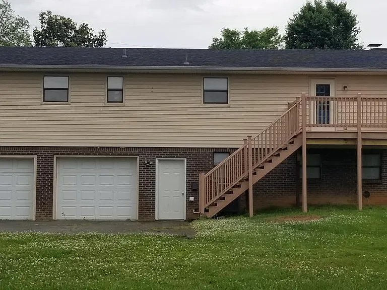 3729 Fairfield Dr — Photo 2