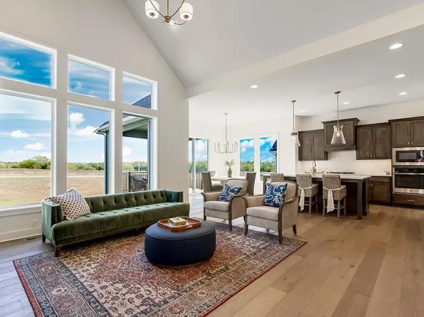 17312 Oakshire St, Overland Park, KS 66221