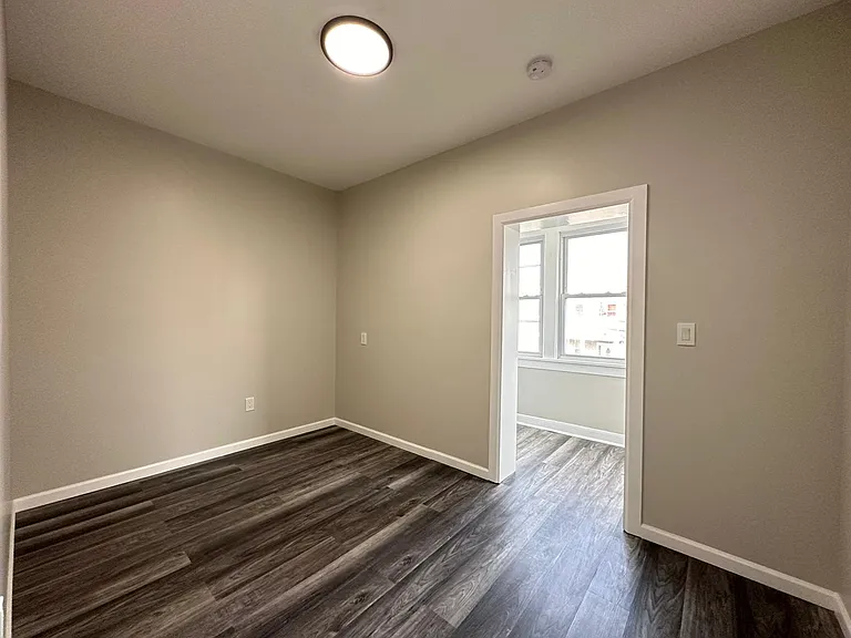 133 Stevens Ave #2E — Photo 3