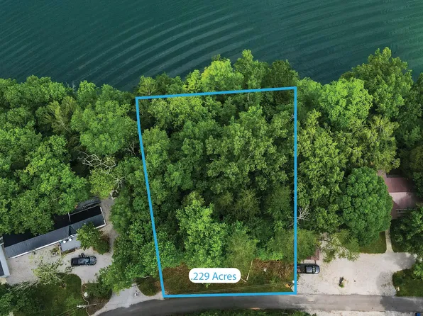 473 N Lake Dr, Burnside, KY 42519