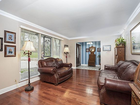 5th image of 216 Norma Ct