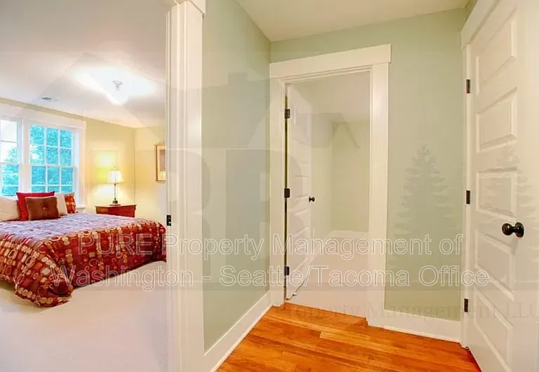 623 N Steele St — Photo 9