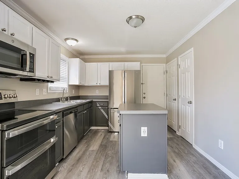 5525 Boucher Dr — Photo 7