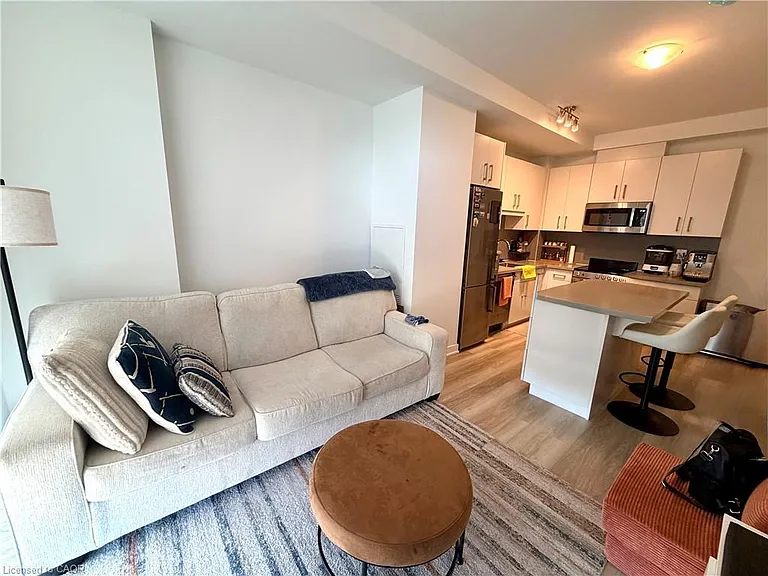 2007 James St #403 — Photo 4