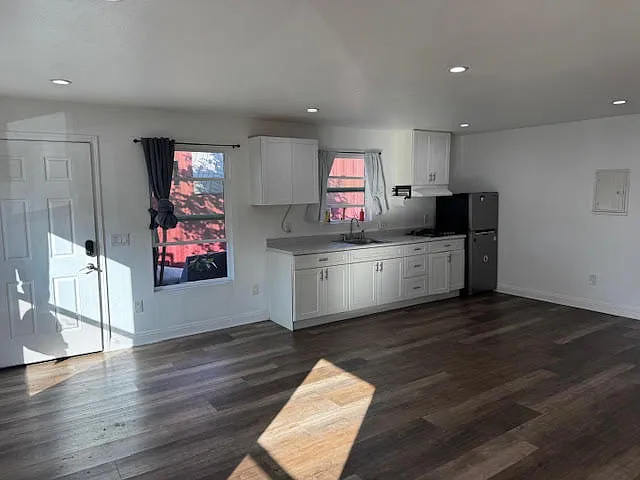 4836 1/2 Pickford St — Photo 6