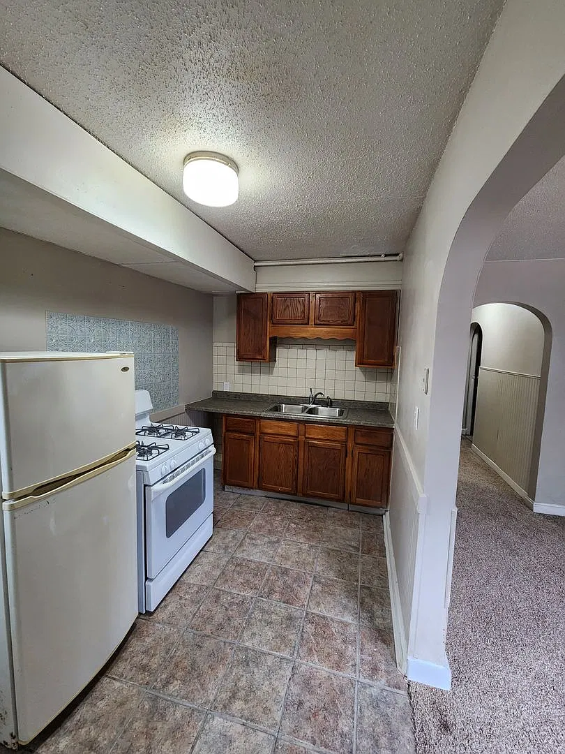 SW 1314 20th Street — Photo 3