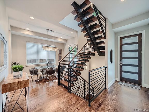 4th image of 924 Krameria Street