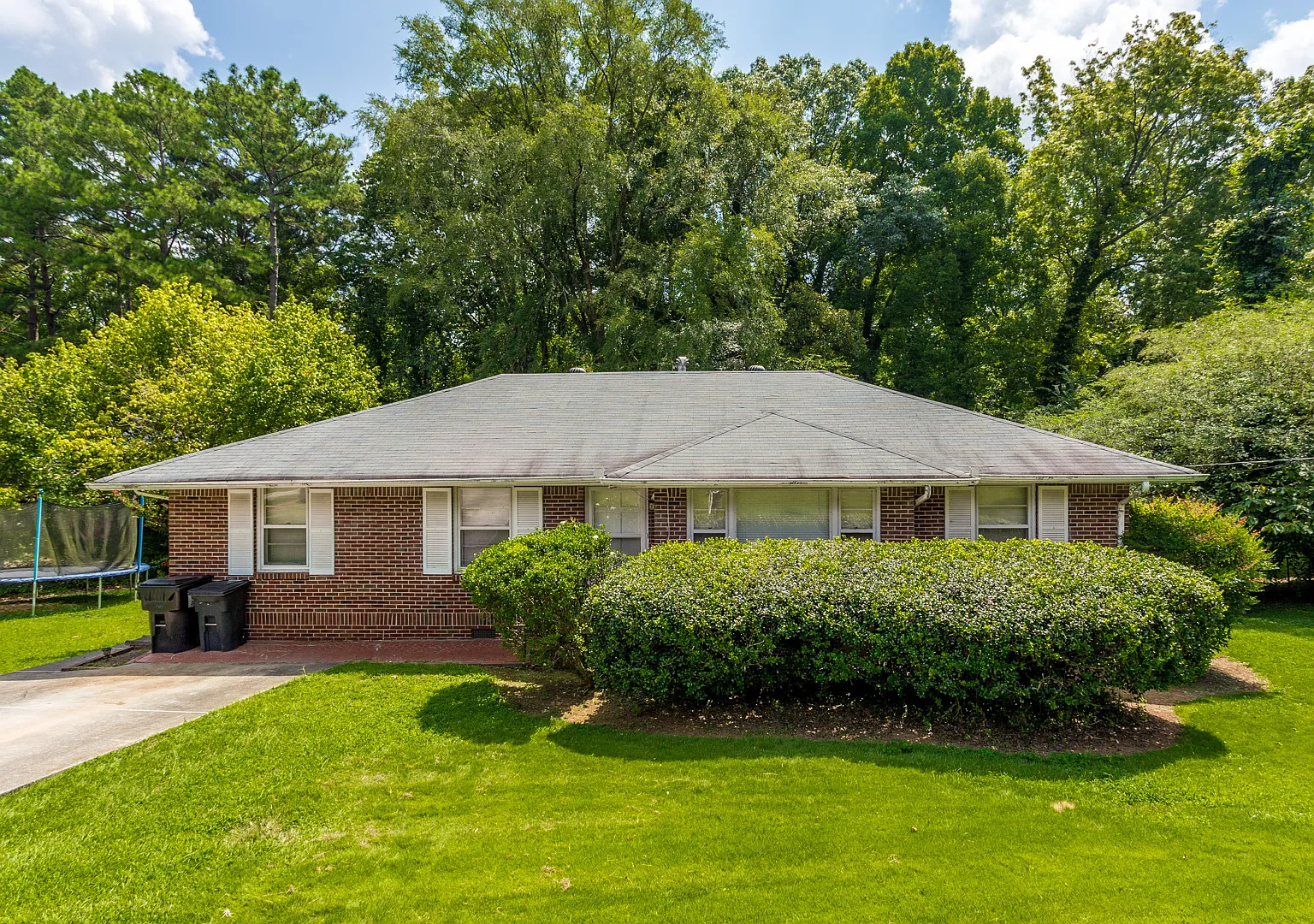 1394 Oakview Cir — Photo 2