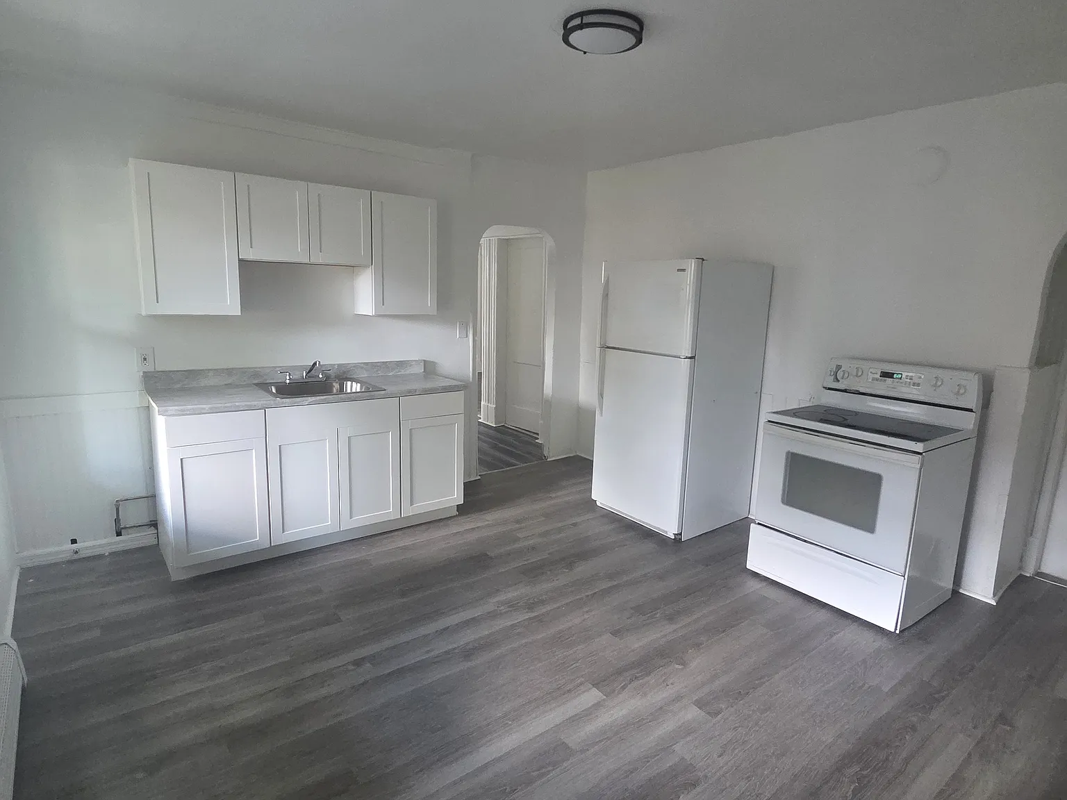 3 bed, 1000 sqft, $1,850 — Photo 2