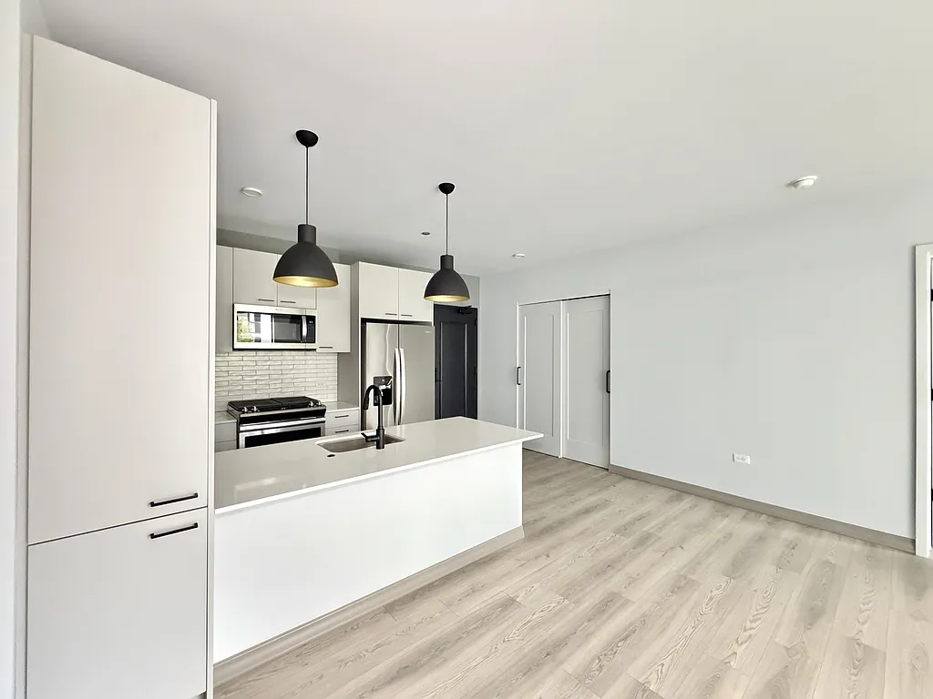 Spectacular 2 Bed, 2 Bath at Elston + Webster (Bucktown) — Photo 4
