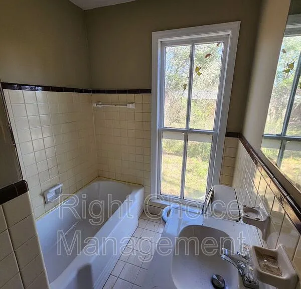 1097 Bolton Ct — Photo 8