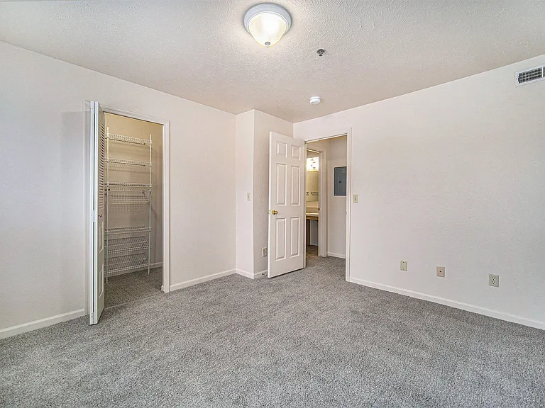 Canal 2 Apartments — Photo 58