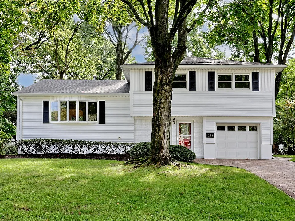 253 Jeffer St