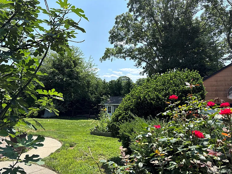 17 Alex Ln — Photo 7