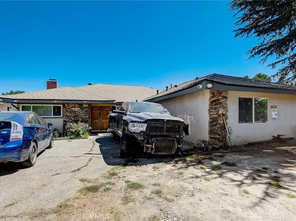 8930 Gothic Ave, North Hills, CA 91343