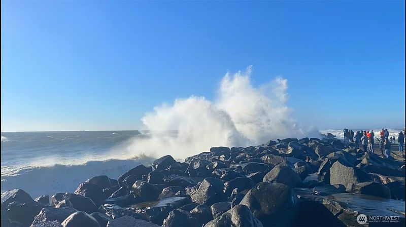 5th image of 140 Sea Wind Lane