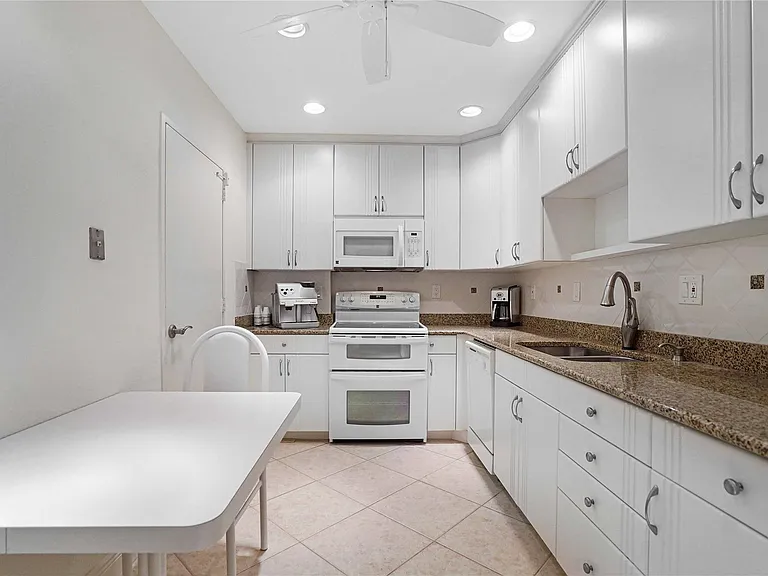 4250 Galt Ocean Dr #PHB — Photo 16