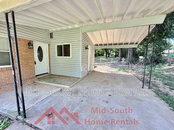 3rd image of 1775 Colonial Hills Dr