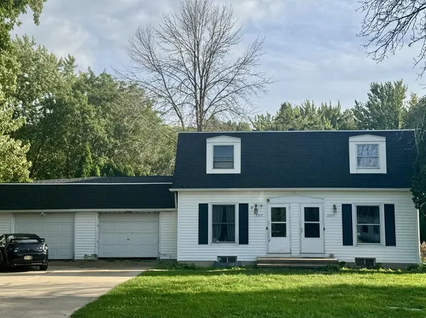 2375 Fiesta Ct, Neenah, WI 54956