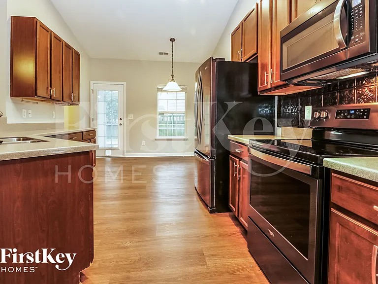 505 Crossland Dr — Photo 7