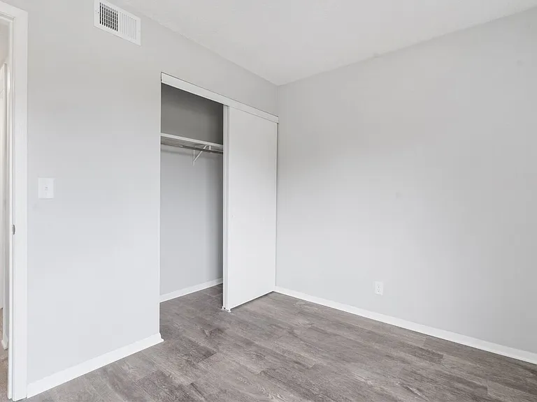 Breckenridge Davenport Apartments — Photo 47