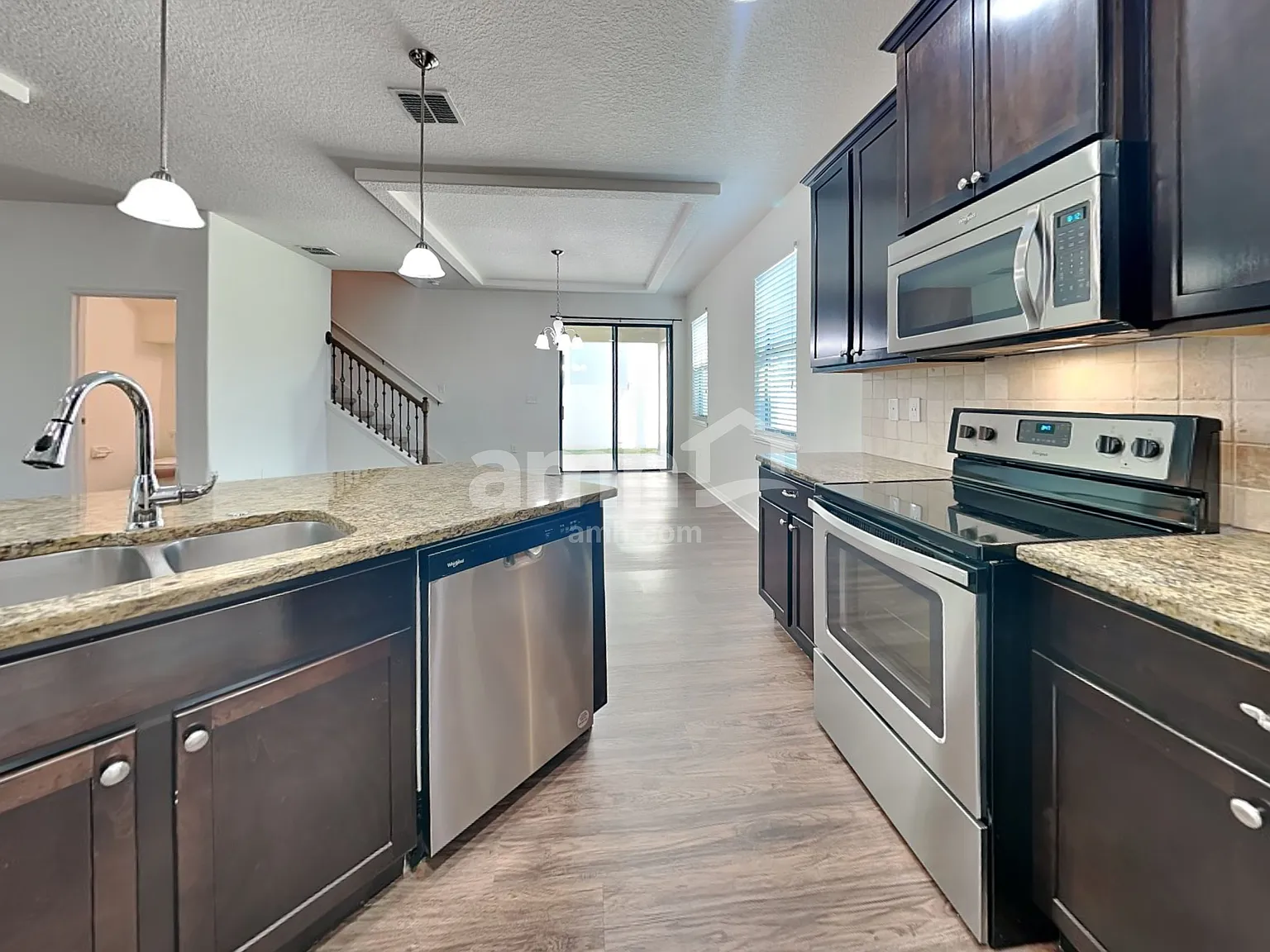 4 bed, 2.5 bath, 2428 sqft, $2,890 — Photo 3