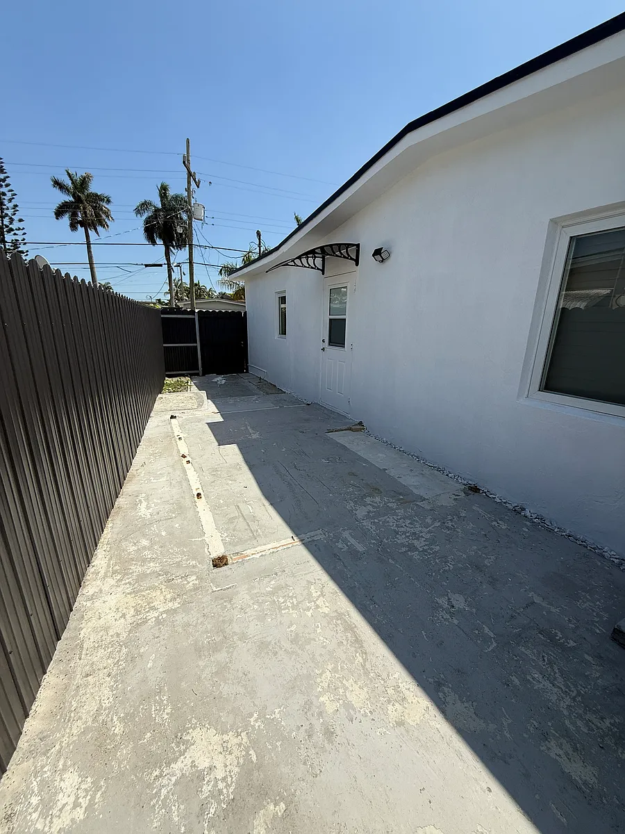 Building Photo - SW 47th St